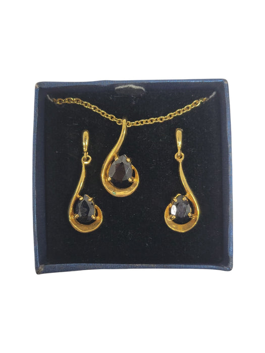 Collar y aretes de fantasía