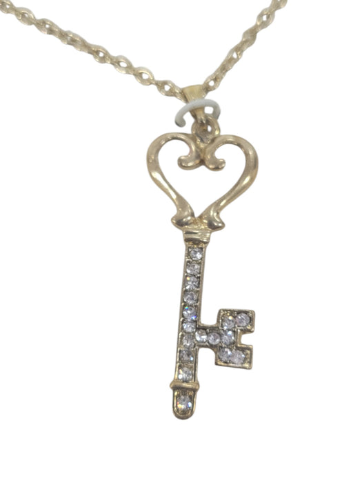 Collar y aretes de fantasía