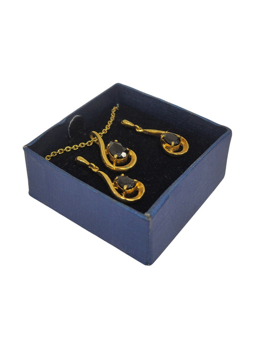 Collar y aretes de fantasía