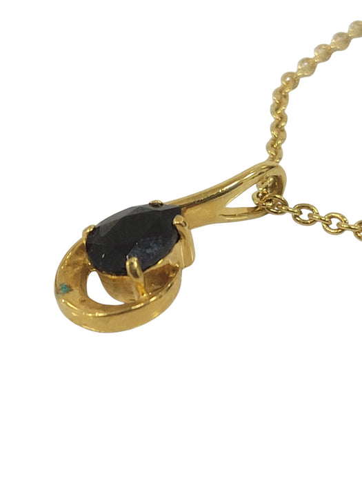 Collar y aretes de fantasía