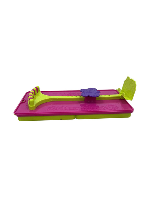 Hilos de colores organizados en el kit