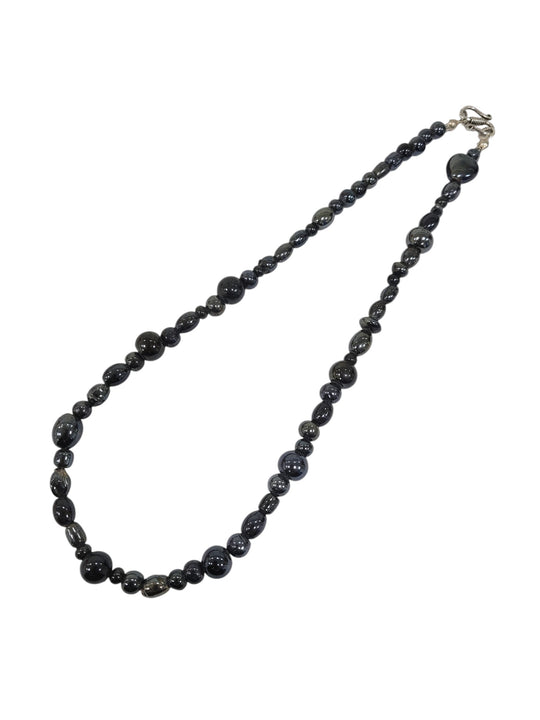 Collar con broche de plata