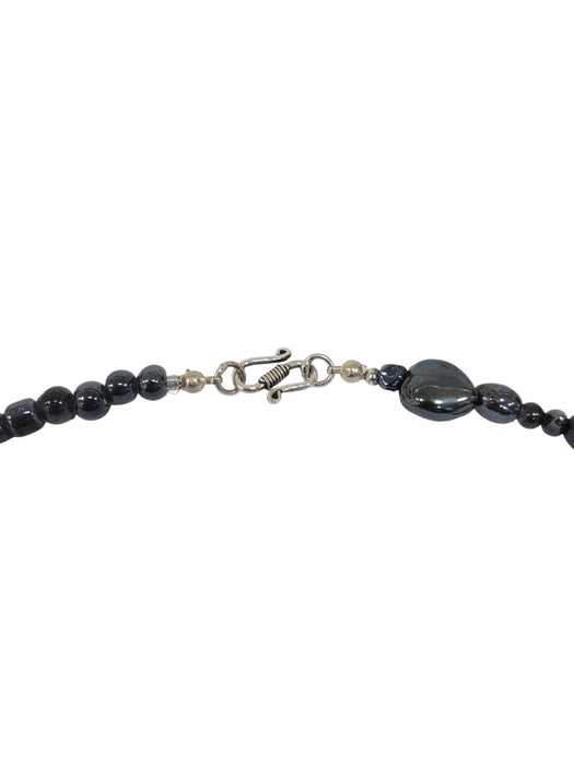 Collar con broche de plata