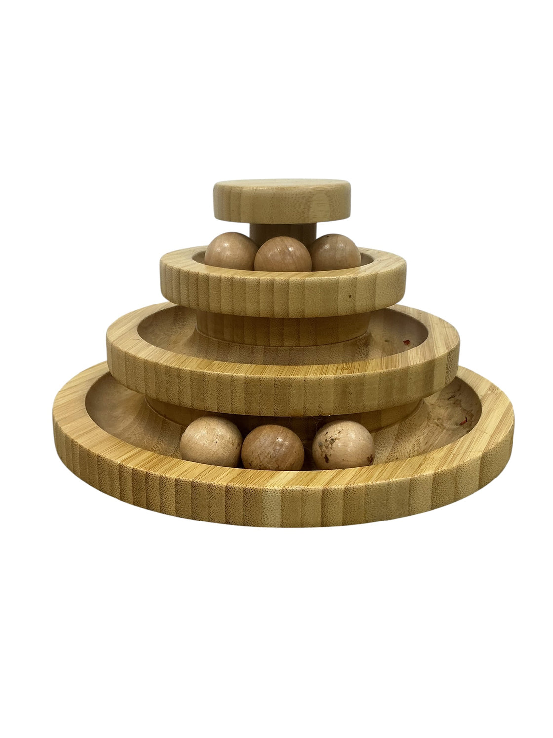 Torre de madera con bolas