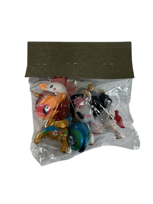 Duo de figuras (TOKIDOKI UNICORNIO)