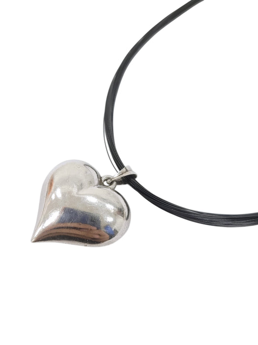 Collar con broche de plata