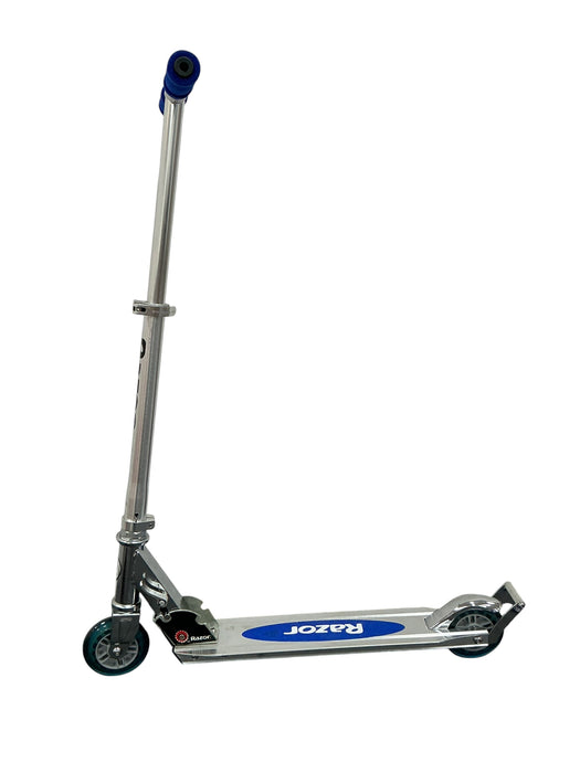 Monopatín (RAZOR)