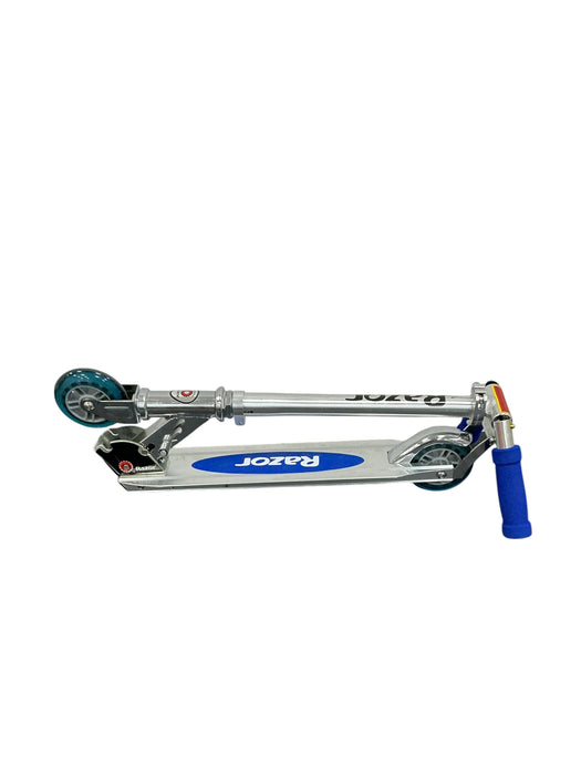 Monopatín (RAZOR)