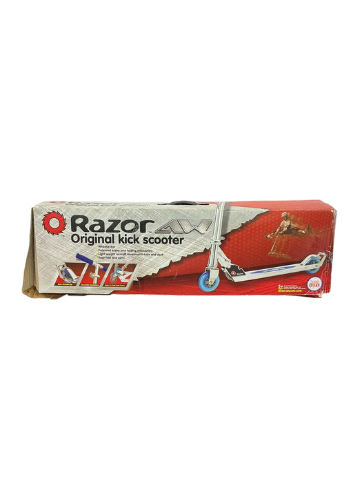 Monopatín (RAZOR)