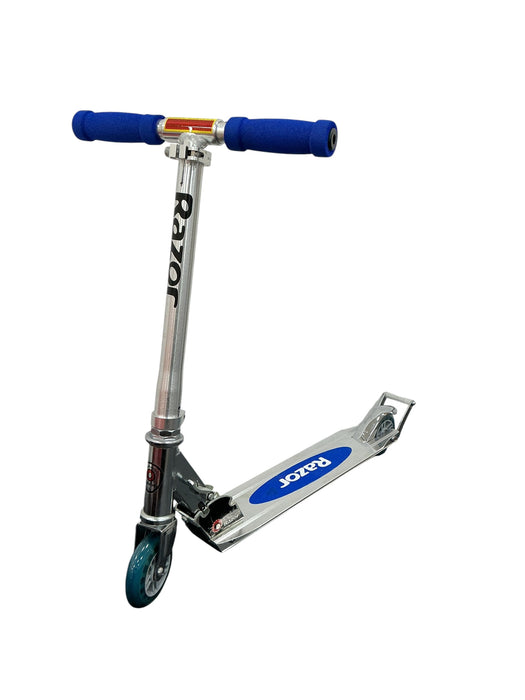 Monopatín (RAZOR)