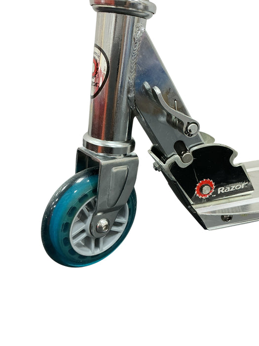 Monopatín (RAZOR)