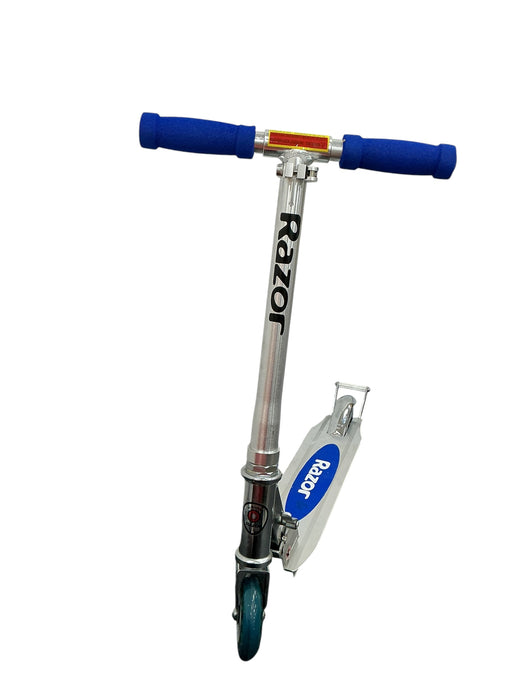Monopatín (RAZOR)