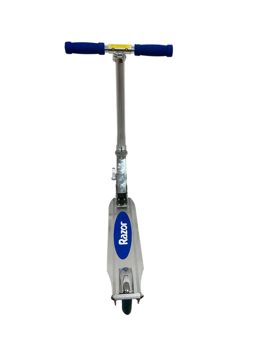 Monopatín (RAZOR)