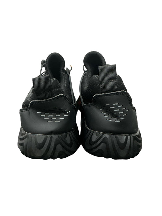 Tenis con punta de acero