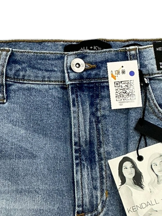 Short 11/30 (KENDALL + KYLIE)