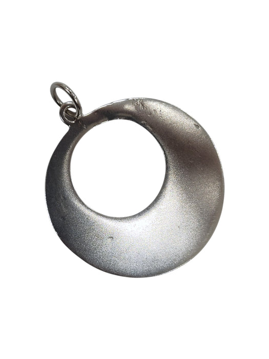 Dije de plata.