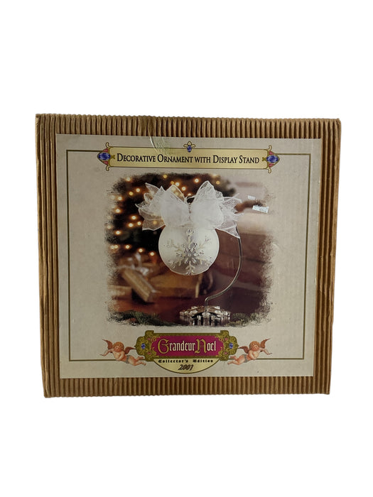 Adorno (GRANDEUR NOEL)