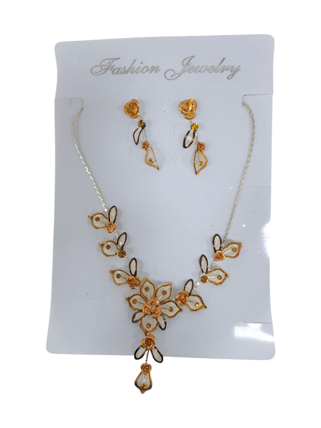 Collar y aretes de fantasía