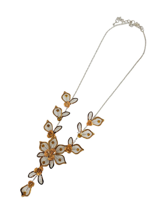 Collar y aretes de fantasía