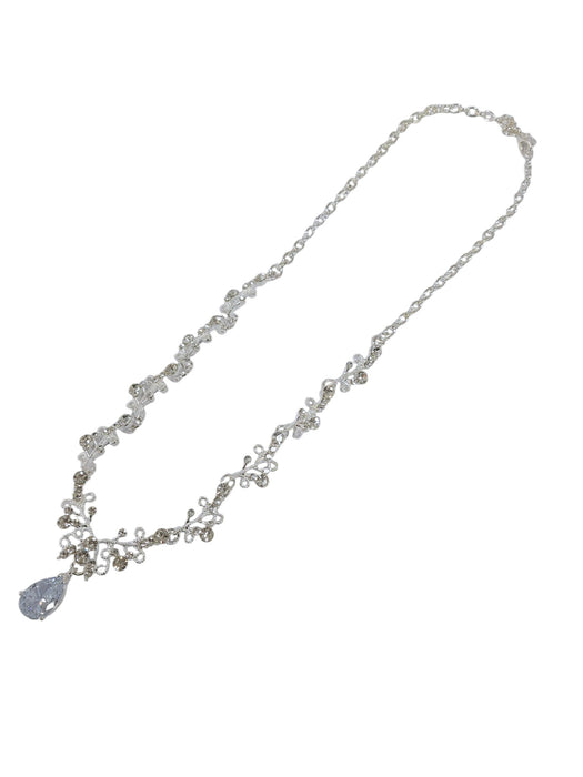 Collar y aretes de fantasía