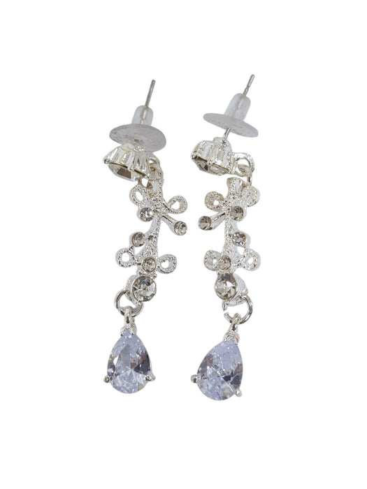Collar y aretes de fantasía