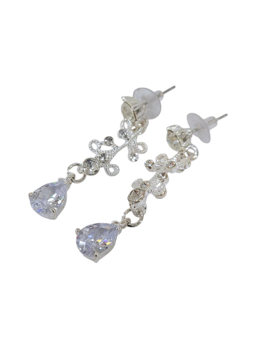 Collar y aretes de fantasía