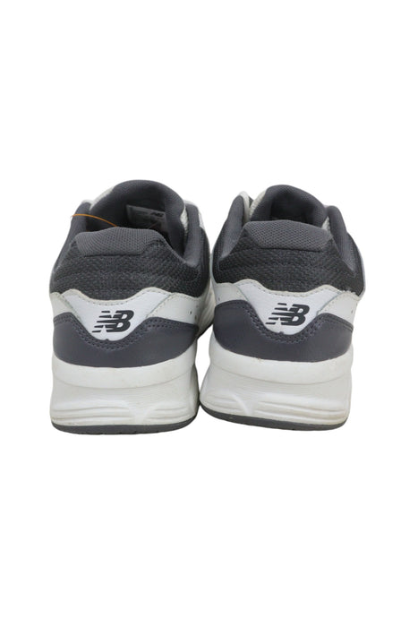 Tenis 9 (NEW BALANCE)