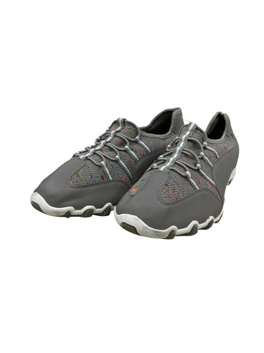 Tenis