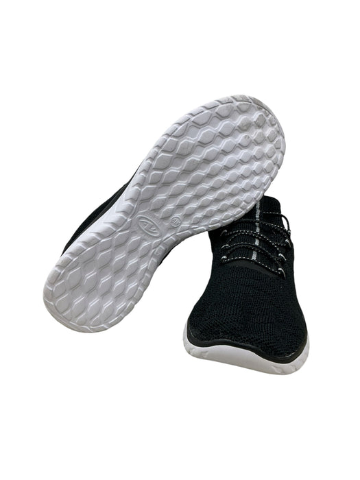Tenis 8.5