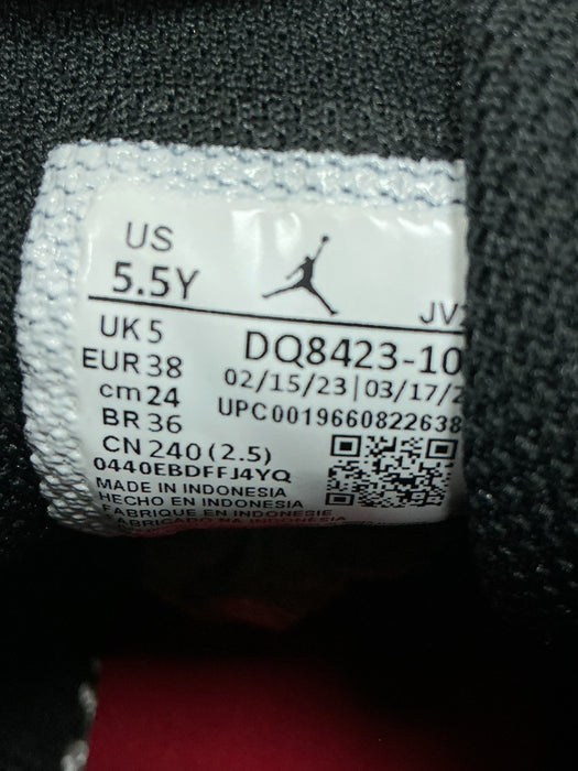 Tenis 5.5 (JORDAN)