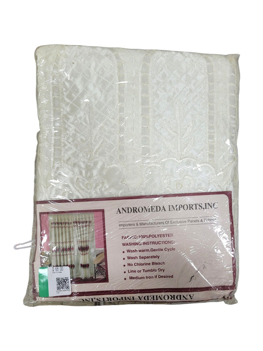 Cortina bordada (ANDROMEDA IMPORTS, INC)