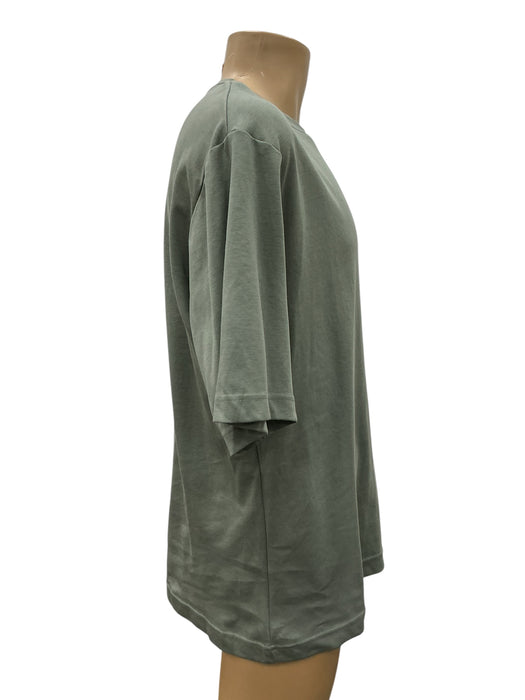 Playera L (UNIQLO)