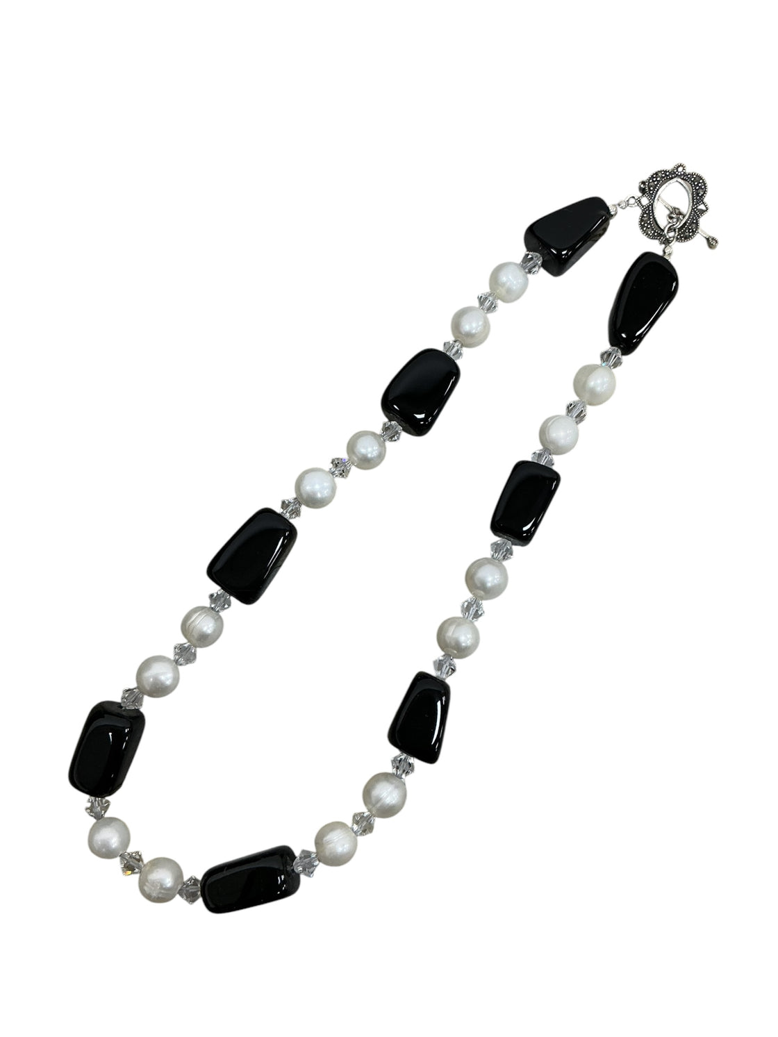 Collar con broche de plata