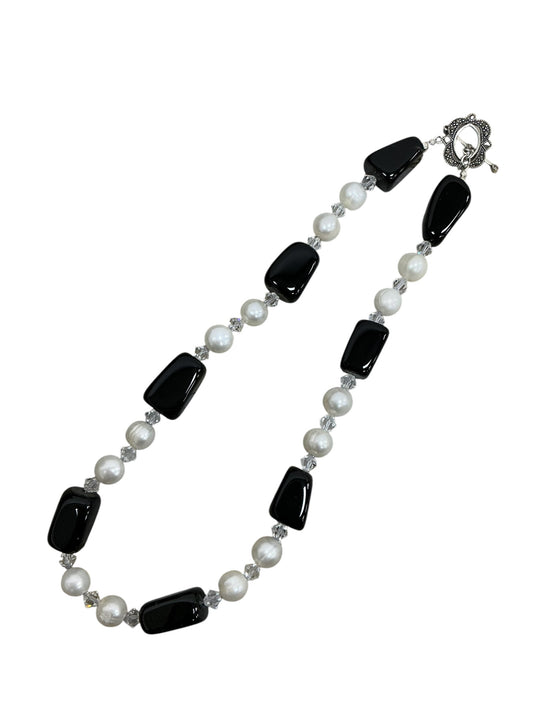 Collar con broche de plata
