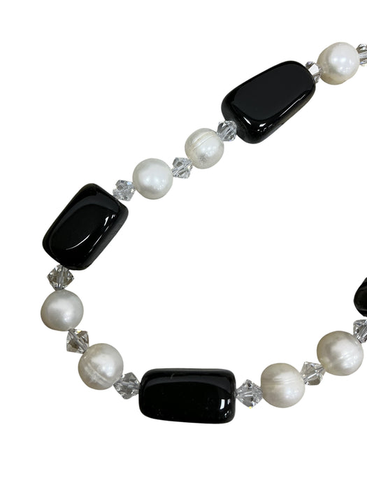 Collar con broche de plata
