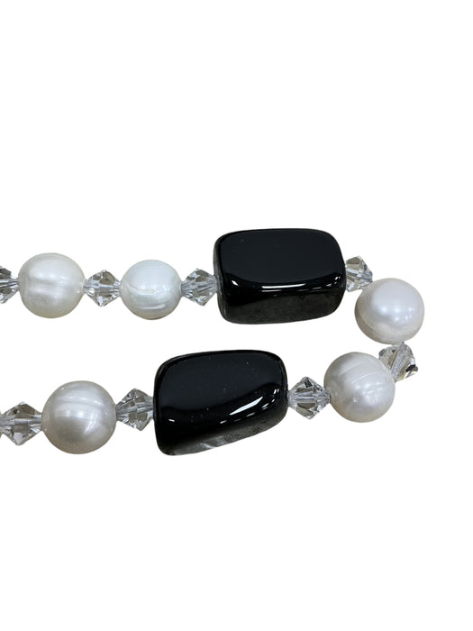 Collar con broche de plata