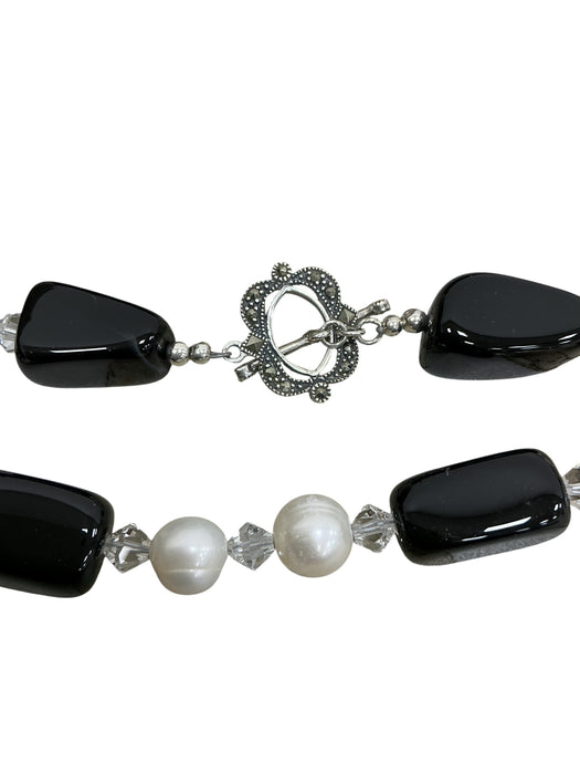 Collar con broche de plata