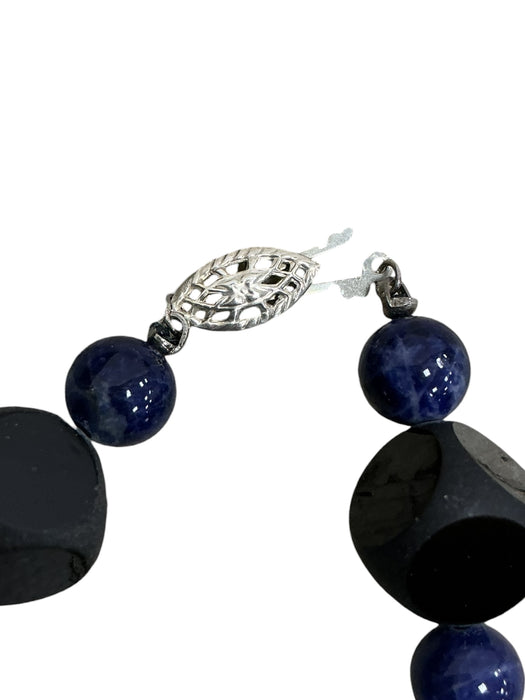 Collar con broche de plata