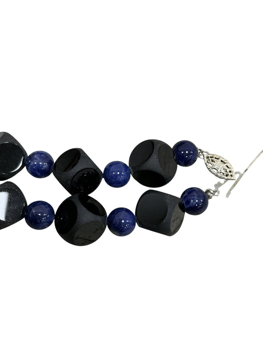 Collar con broche de plata