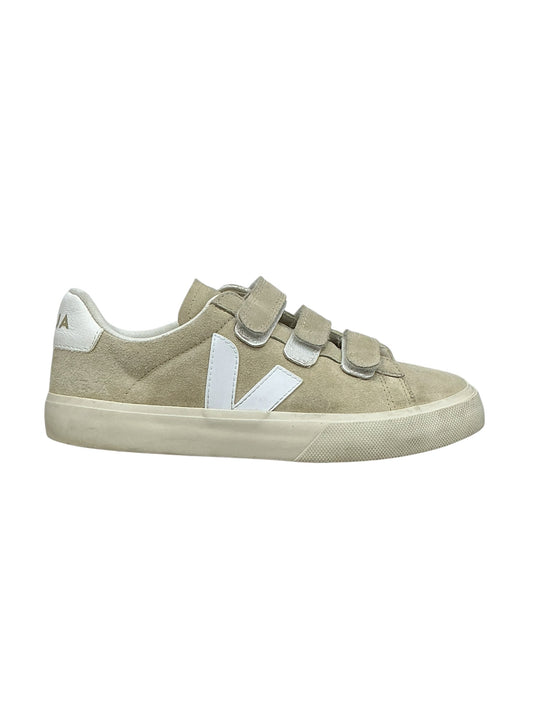 Tenis 8.5 (VEJA)