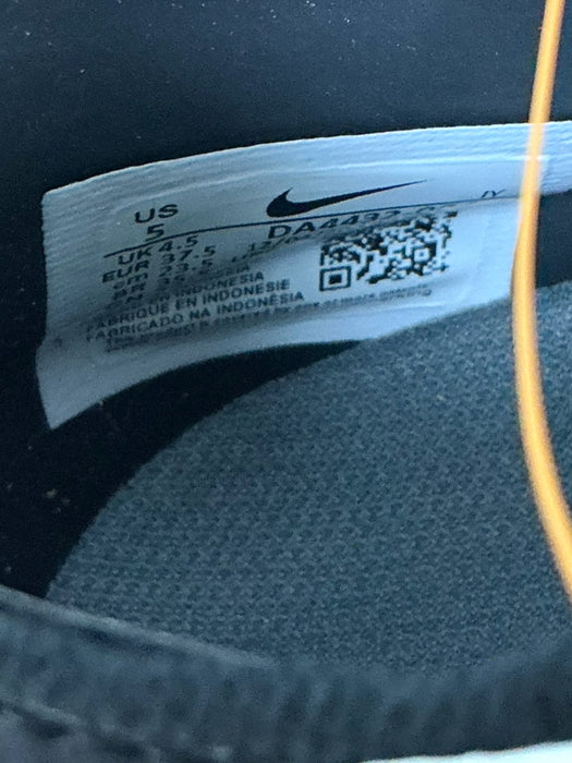 Tenis deportivos 5 (NIKE)