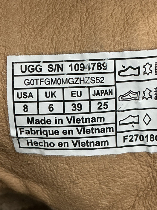 Tenis 8 (UGG)