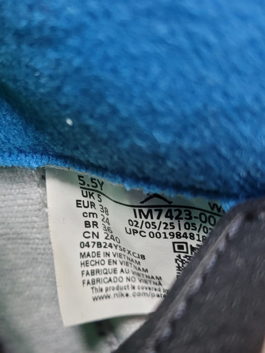 Tenis 5.5Y (JORDAN)