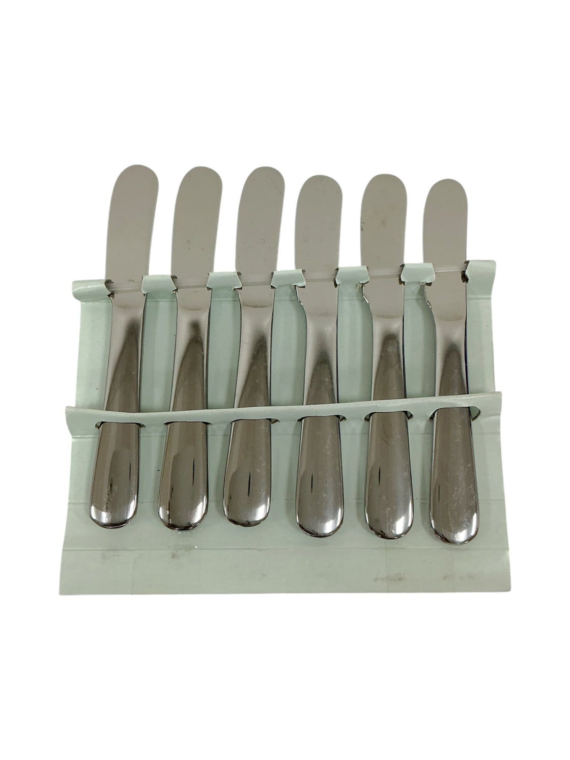 Set 6 cuchillos mantequilleros - vista frontal en soporte plástico blanco con hojas hacia arriba