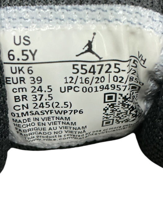 Tenis 6.5 (JORDAN)