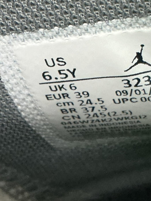 Tenis 6.5 (JORDAN)