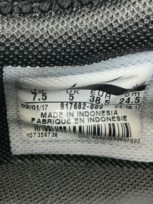 Tenis 7.5 (NIKE)