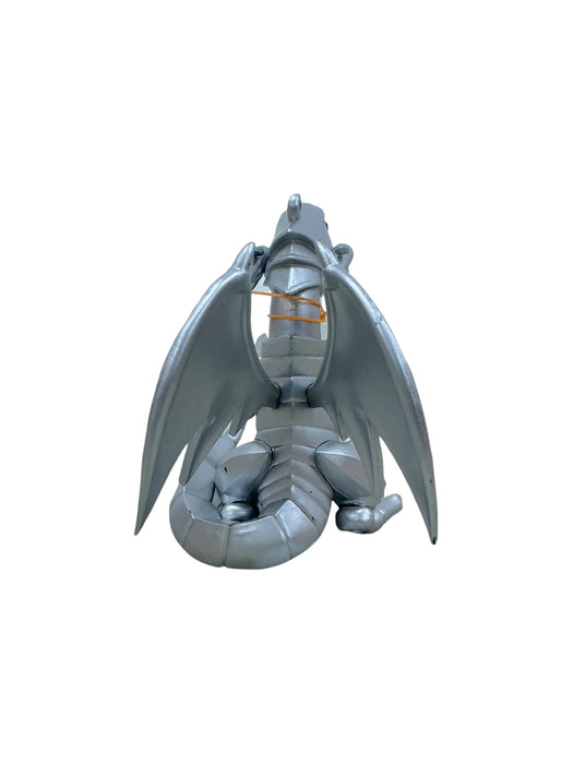 Dragón blanco de ojos azules