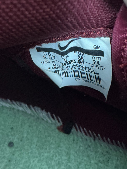 Tenis 5.5Y (NIKE)