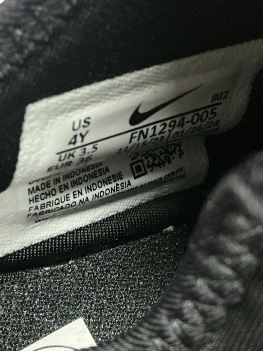 Tenis 4Y (NIKE)